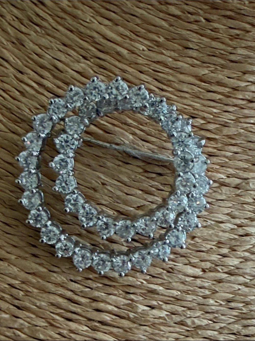 Crystal brooch double circle silver frame